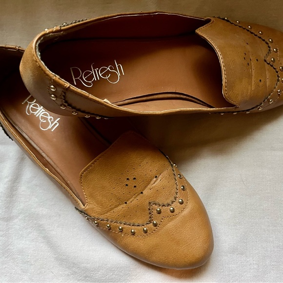 Tan Slip On Ladies Shoes Size 8.5 *FREE With Purchase* - Picture 6 of 7